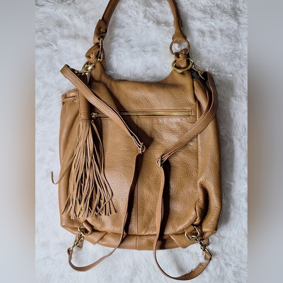 GILI Pebble Leather Shoulder/Crossbody/Convertable Backpack - Picture 8 of 12